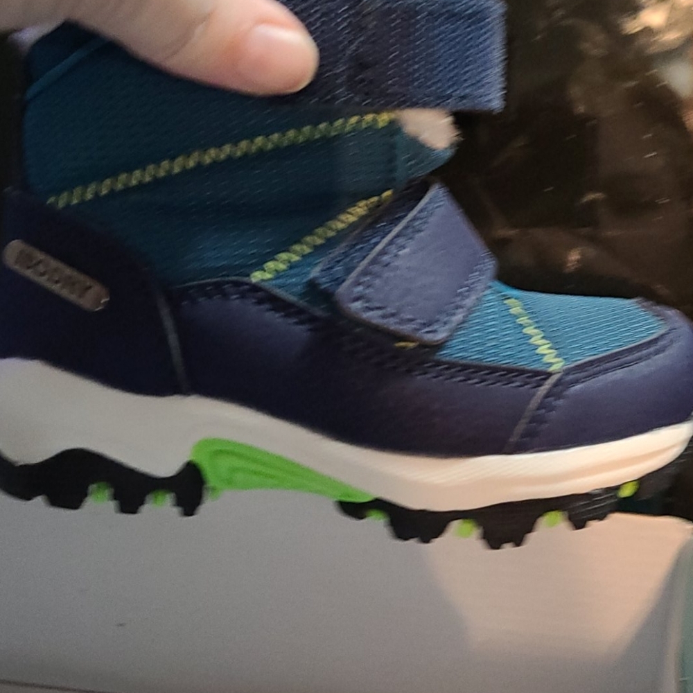 Toddker size 7 Snowboots - Picture 2 of 4